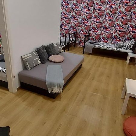 London Fog Apartment In The Party District Budapest Exterior photo